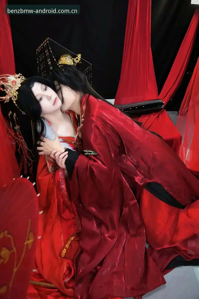 墨城拥吻照走红背后：同性之爱与足球大男子主义的碰撞深度分析